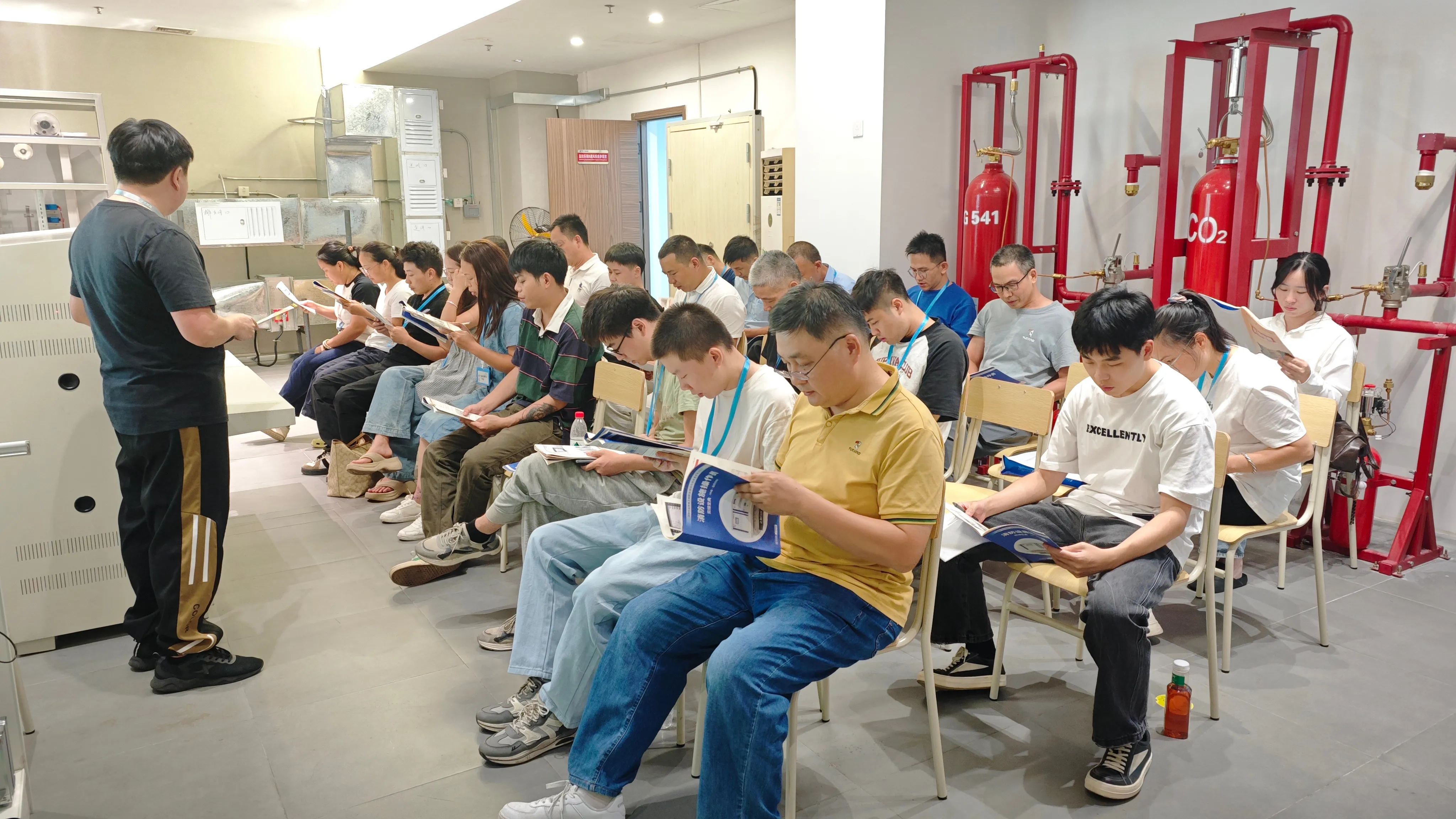 学天教育_郑州直销中心_学员上课展示