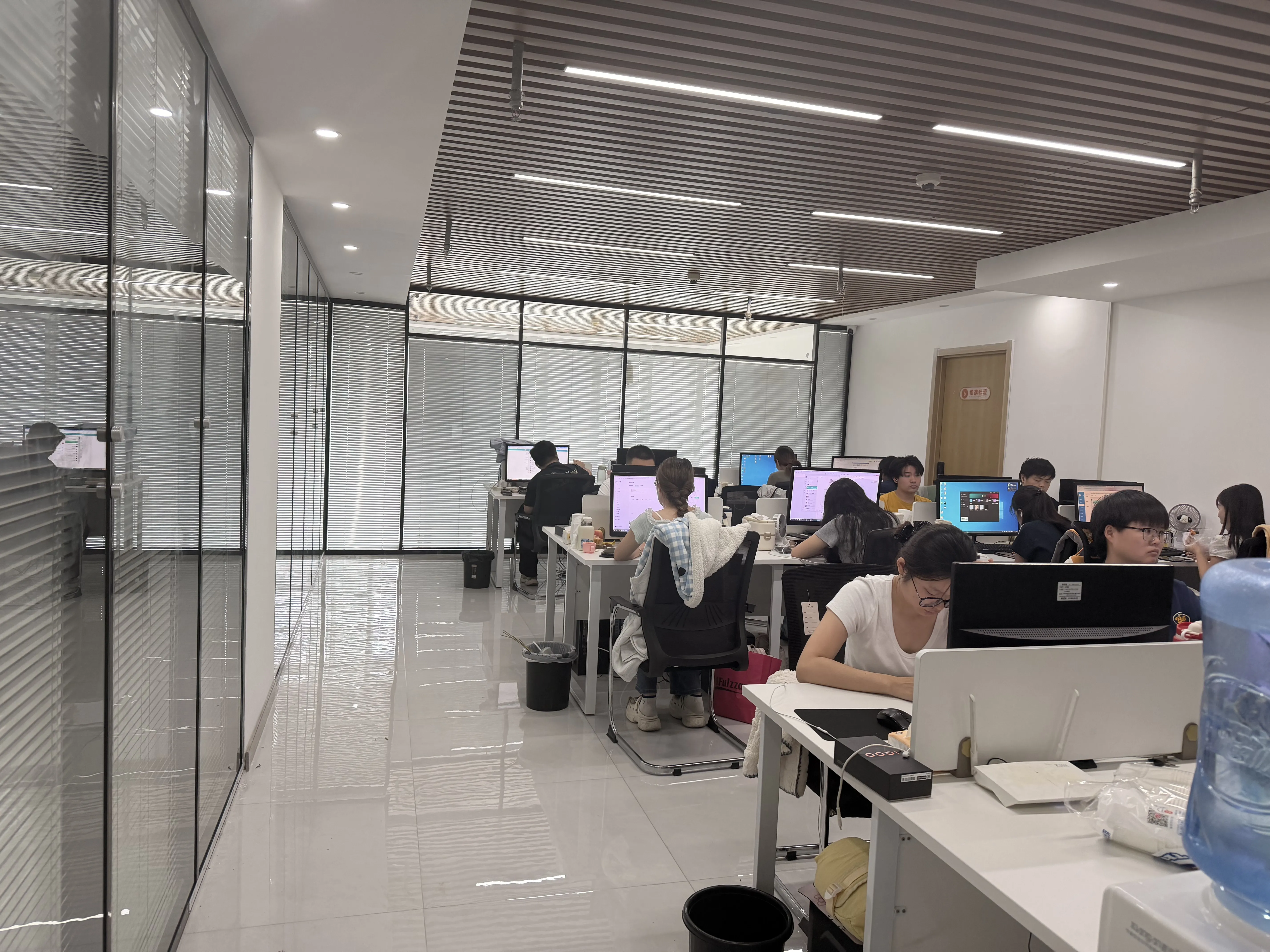 学天教育_郑州直销中心_办公区域