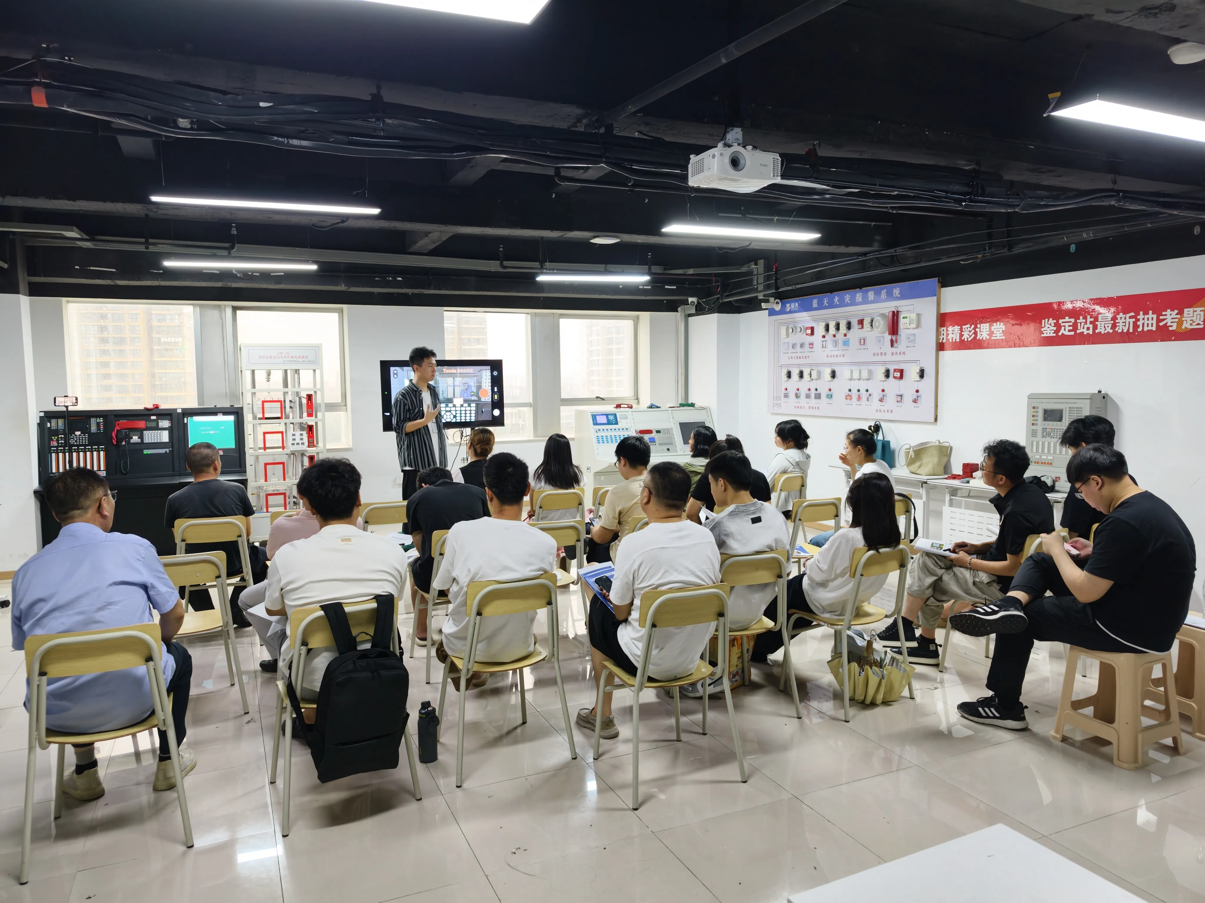 学天教育泰州消防学校分校-主机实训