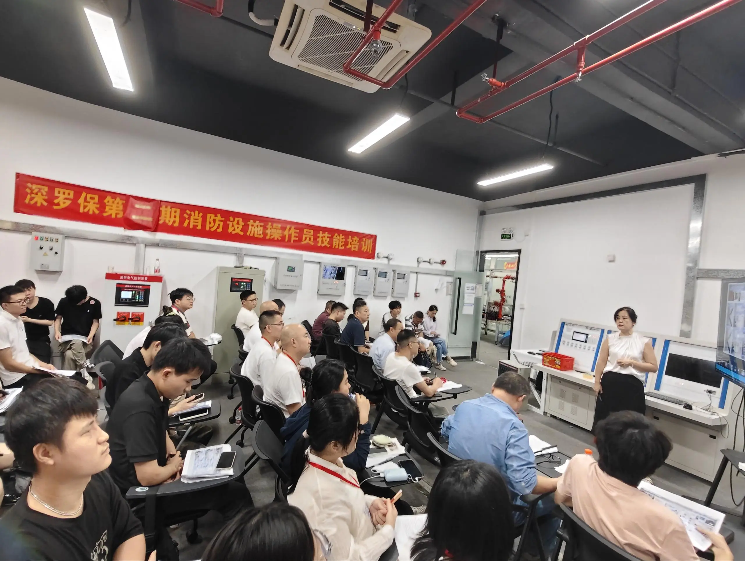 学天教育_深圳消防学校_上课场景